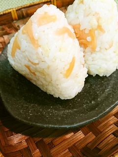 紅しょうがと揚げ玉のおにぎり-レシピのメイン写真