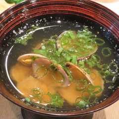 A picture of あさりの味噌汁.