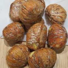 A picture of 簡単 栗の鬼皮を包丁で剥く.