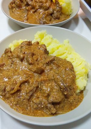 ロシア料理：ビーフストロガノフ-レシピのメイン写真