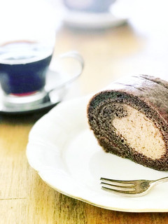 しっとりチョコレートロールケーキ-レシピのメイン写真