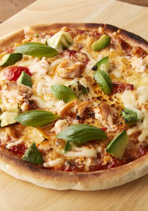 香燻ローストサーモンのバジル風味ピザ-レシピのメイン写真