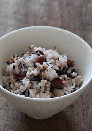 便秘★紫もち麦と梅の実ひじきの混ぜご飯-レシピのメイン写真