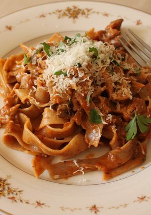 鶏もも肉のパッパルデッレ・トスカーナ風-レシピのメイン写真