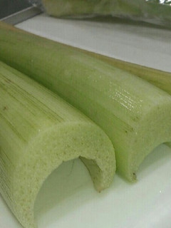 カラトリ(やつがしら)の茎の下処理-レシピのメイン写真