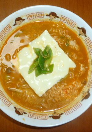 とろけるチーズとたまごの辛ラーメン-レシピのメイン写真