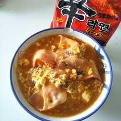 รูปของ ピリ辛！！洋風辛ラーメン
