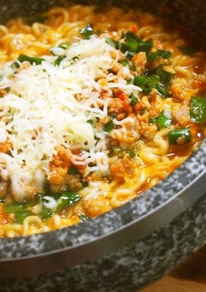 ♡ニラミンチーズde辛ラーメン♡-レシピのメイン写真