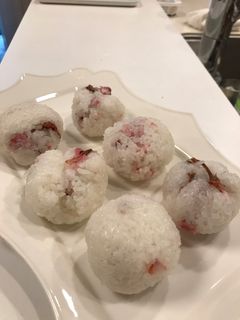桜のおにぎり-レシピのメイン写真