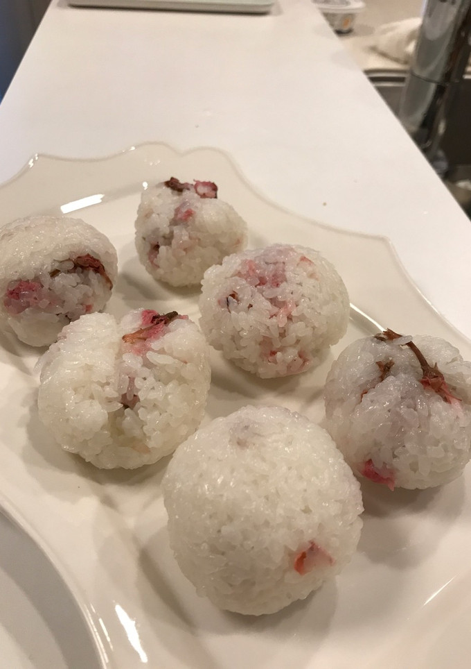桜のおにぎり-レシピのメイン写真