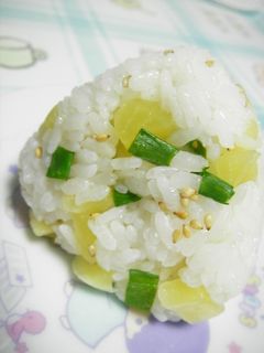 コリコリ♥♥たくあん&ねぎゴマ~おにぎり-レシピのメイン写真