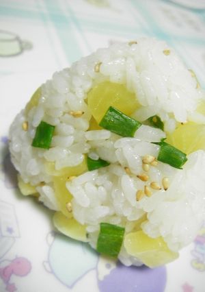 コリコリ♥♥たくあん＆ねぎゴマ～おにぎり-レシピのメイン写真