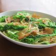 桜えびと菜の花と春キャベツのパスタ
