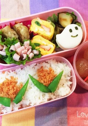 お弁当のすき間にハムとレタスの花束-レシピのメイン写真