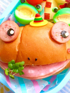 ロールパンでカエル☆-レシピのメイン写真