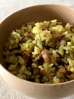 カレー風味*小松菜と胡桃の炊き込みご飯-レシピのメイン写真