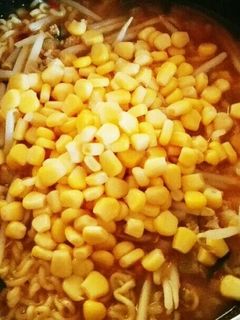 辛ラーメンでコーンたっぷりもやし担々麺-レシピのメイン写真