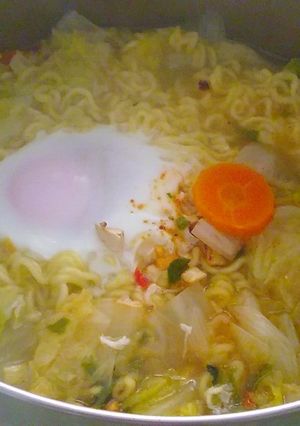 野菜と卵具沢山の辛ラーメン-レシピのメイン写真