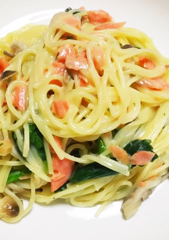 鮭としめじとほうれん草のチーズパスタ-レシピのメイン写真