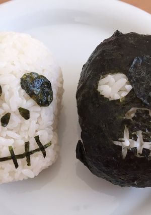 ハロウィンに☆お弁当に☆ドクロおにぎり-レシピのメイン写真