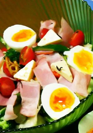 シーザードレッシングでベーコン野菜サラダ-レシピのメイン写真