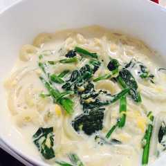 รูปของ 簡単♪牛乳のクリ〜ミ〜うどん♡