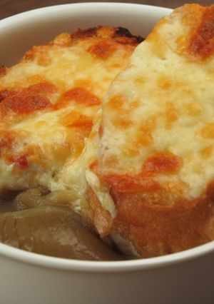 玉ねぎスープで簡単オニオングラタンスープ-レシピのメイン写真