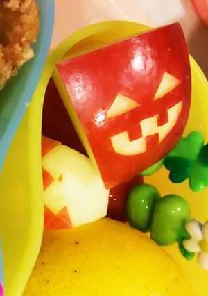 お弁当に りんごでジャックオランタン♪-レシピのメイン写真