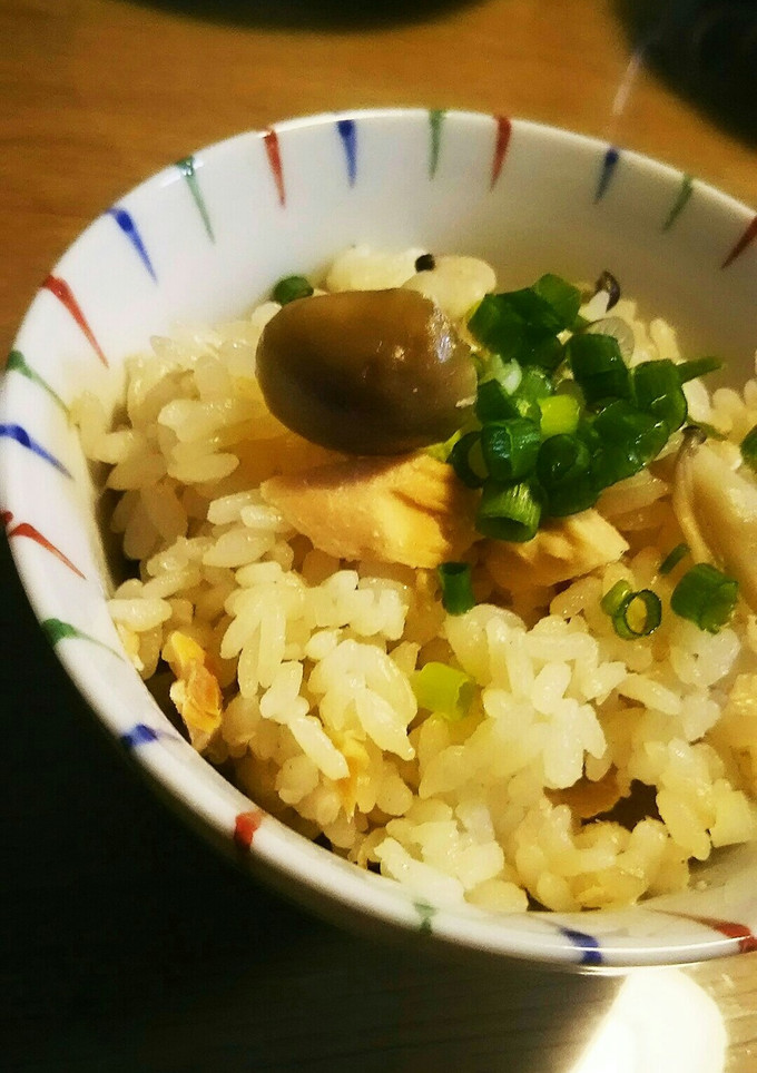 簡単☆丸ごと鮭としめじの炊き込みご飯☆-レシピのメイン写真