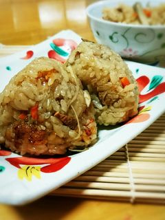 鶏とごぼうの炊き込みご飯~おにぎり仕様-レシピのメイン写真