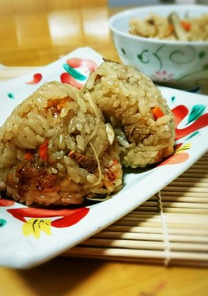 鶏とごぼうの炊き込みご飯~おにぎり仕様-レシピのメイン写真
