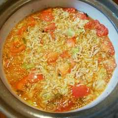 A picture of トマト坦々辛ラーメン.