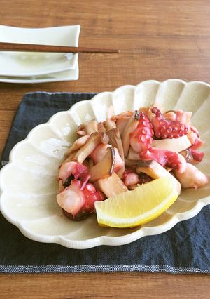 食欲そそる◎たことえりんぎのレモンバター-レシピのメイン写真