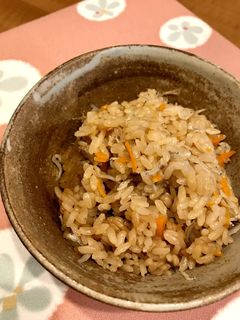 簡単!ジャコと人参の炊き込みご飯-レシピのメイン写真