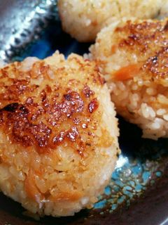アレンジ*炊き込みご飯の焼きおにぎり-レシピのメイン写真