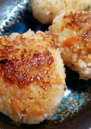アレンジ＊炊き込みご飯の焼きおにぎり-レシピのメイン写真