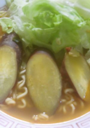 レタス＆サツマイモ＆辛ラーメン-レシピのメイン写真