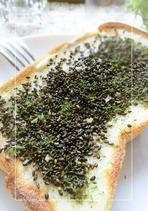 クリームチーズの青海苔＊胡麻＊塩トースト-レシピのメイン写真