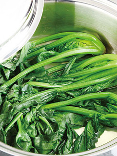 無水調理で葉野菜を美味しくゆでる-レシピのメイン写真