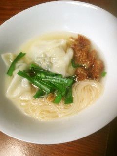 鶏の唐揚げと餃子とビーフンでミニ鍋-レシピのメイン写真