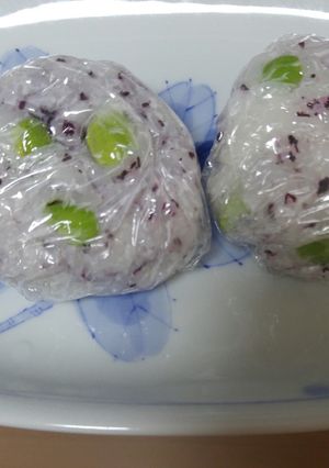 彩りきれいな枝豆とゆかりのおにぎり-レシピのメイン写真