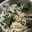 ニラともやしの中華風和え物