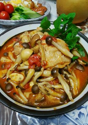 秋の味覚キノコ類で鳥肉のトマト煮-レシピのメイン写真