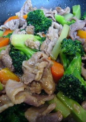 彩りも美しい♪豚肉とブロッコリーの炒め物-レシピのメイン写真
