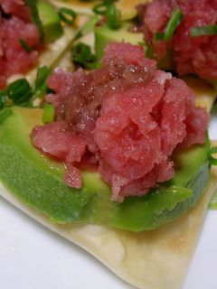 餃子の皮でアボカドまぐろカナッペ-レシピのメイン写真