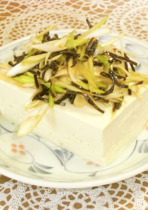 胡麻油香る！塩昆布と長葱の冷奴-レシピのメイン写真
