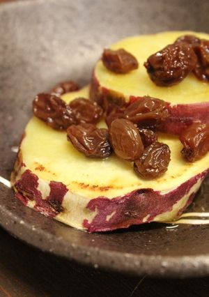 おやつ昼♪さつま芋蒸し焼きのレーズンかけ-レシピのメイン写真