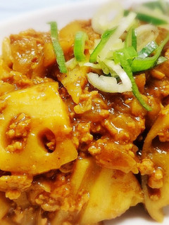 ご飯と一緒に【蓮根と豚挽肉のカレー煮物】-レシピのメイン写真