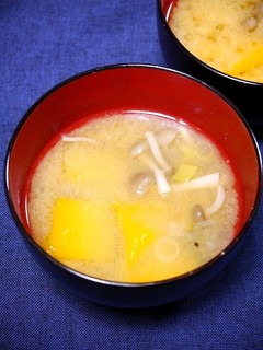 簡単!かぼちゃとしめじの味噌汁-レシピのメイン写真