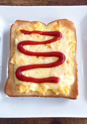 スクランブルエッグ＆チーズのトースト-レシピのメイン写真